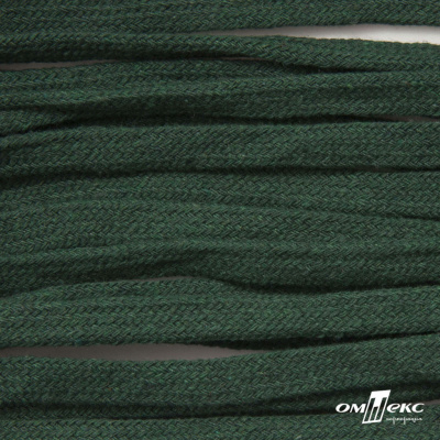 Шнур плетеный d-8 мм плоский, 70% хлопок 30% полиэстер, уп.85+/-1 м, цв.1016-т.зеленый - купить в Железногорске. Цена: 742.50 руб.